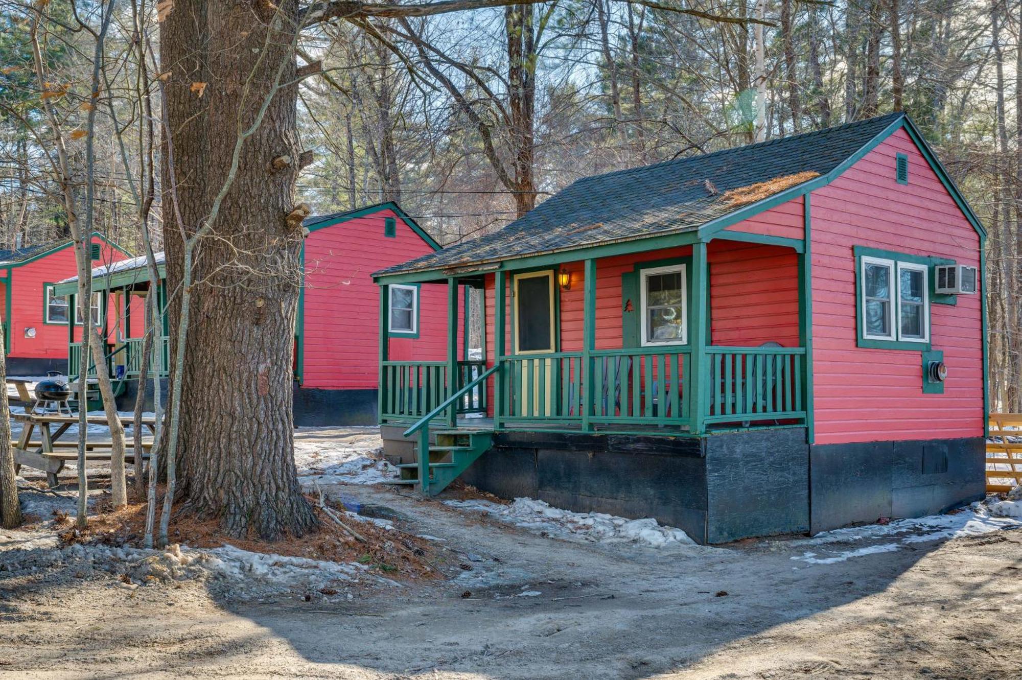 Ferienwohnung Cozy Laconia Studio With Pool Access - 2 Mi To Lake! Exterior foto