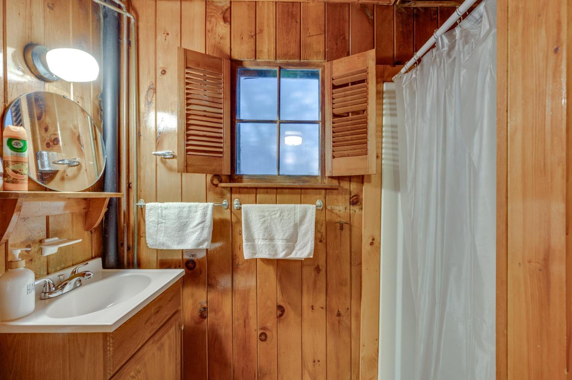 Ferienwohnung Cozy Laconia Studio With Pool Access - 2 Mi To Lake! Exterior foto