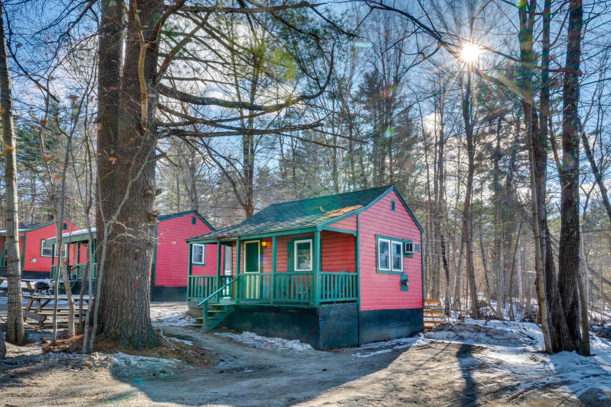 Ferienwohnung Cozy Laconia Studio With Pool Access - 2 Mi To Lake! Exterior foto
