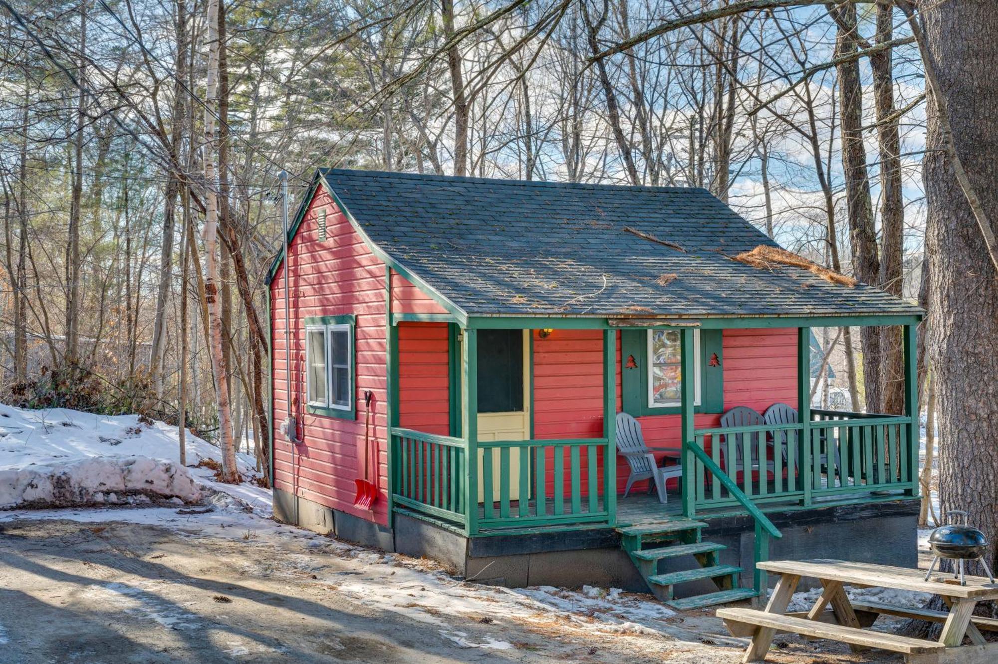 Ferienwohnung Cozy Laconia Studio With Pool Access - 2 Mi To Lake! Exterior foto